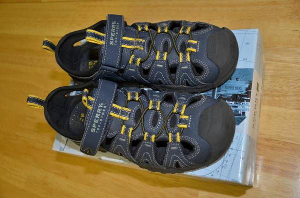 Reduced...Like new Sperry Wet Tech Sandals