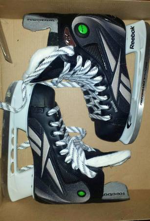Reebok hockey shoes jr. 5.5 size 7US