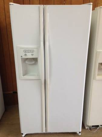 Refrigerator GE(WHITE)30 DAY WARRAMTY