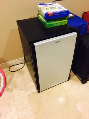 Refrigerator  in  great  condition  like  new