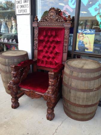 RENT these KINGS ChaiRS (The Variety ShoPPe of BR)