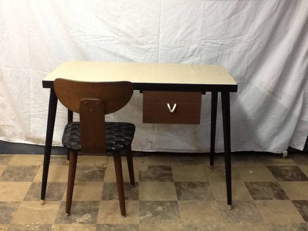 RETRO PEG LEG DESK WITH MAHOGANY CHAIR