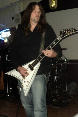 Rock guitar player available (Elkton, MD)