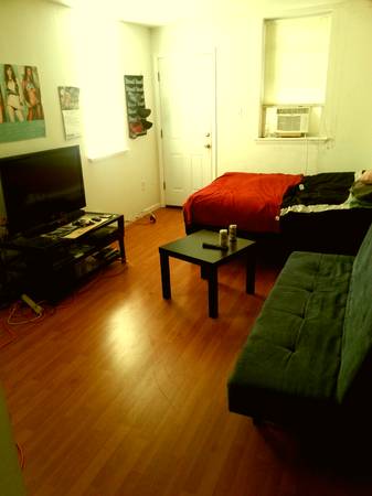 room for rent 70 dollars weekly. email me for pics. (south philly)