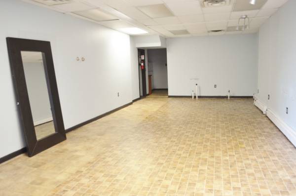 Salon Commercial Space Available (Hartford)