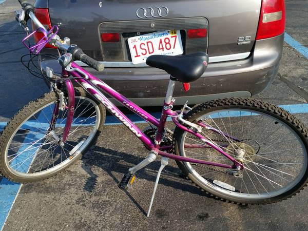 schwinn 7 speeds women new bick..like new..