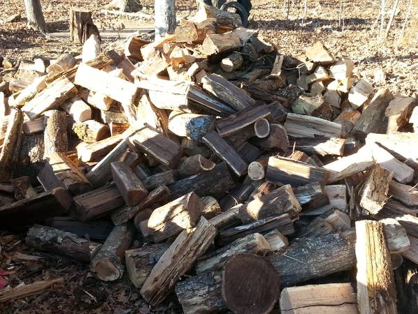 seasoned oak and blk walnut delivered or pu 100 load (clayville rd powhatan va)