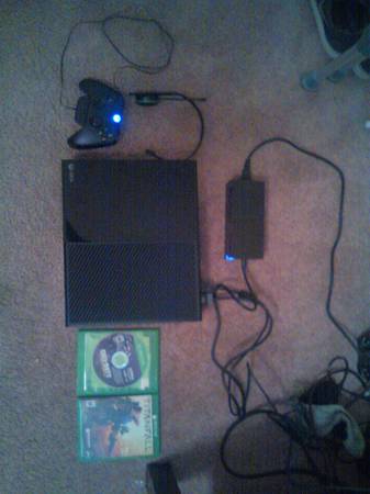 selling a xbox one in great condition for 320
