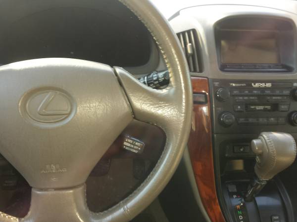 Selling My 1999 Lexus RX 300 AWD V6 3.0 L Loaded leather  Sun roof (willoughby hills)