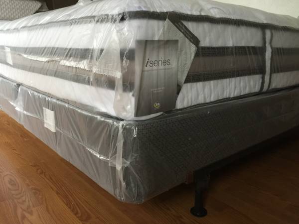 Serta Vantage ISeries Hybrid Sleep System King mattress