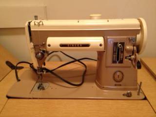 Singer 1950s  301A sewing machine in cabinet