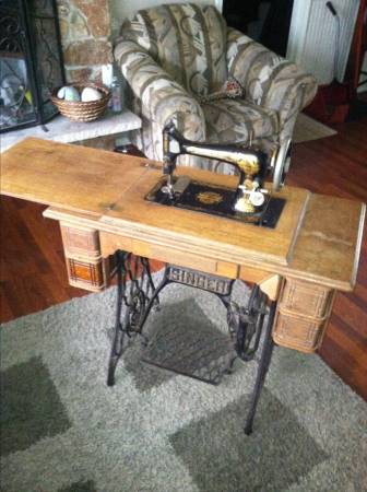 Singer sew machine 100 years old