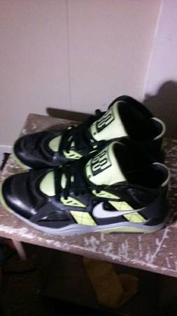 Size 9 12 Nike 180 Black and Lime Green