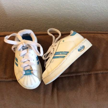 Skechers size 6