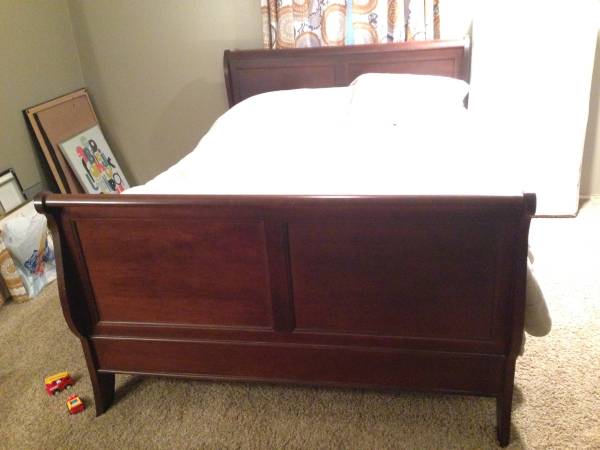 sleigh bed and dresser