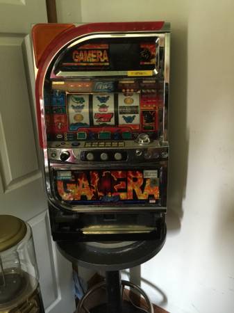 Slot machine with lcd screen