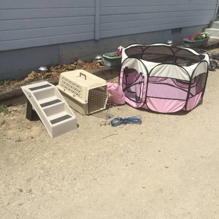 Small Dog playpen. Carrier. Steps (Caldwell)