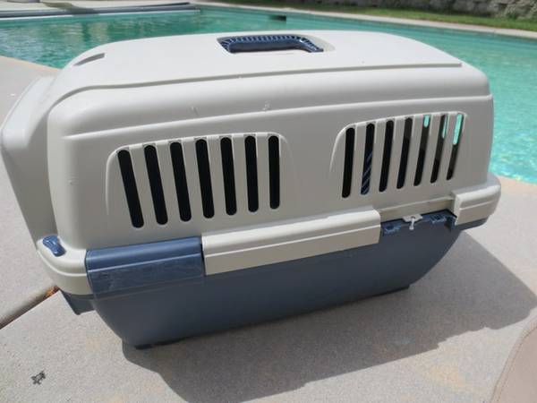 Small DogPet Carrier (eagle)