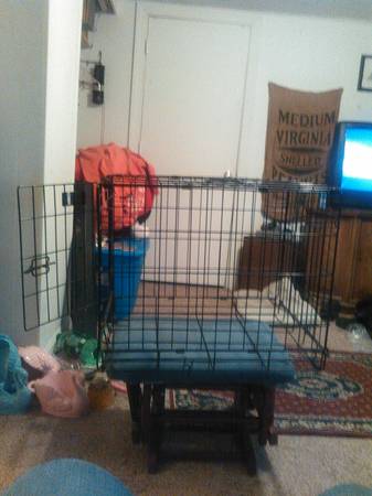 Small Size Dog Crate amp bed (Smithfield)