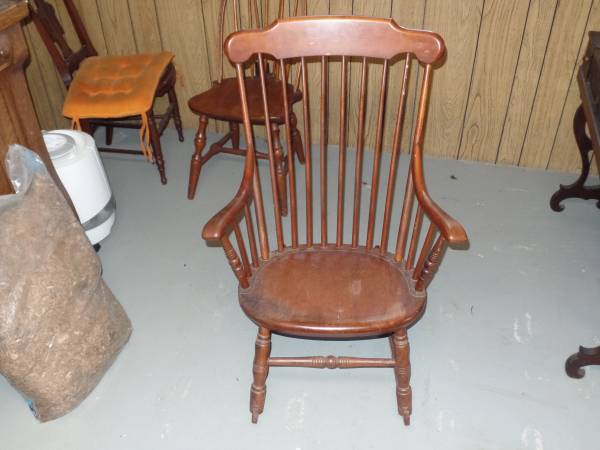 SOLID MAPLE ROCKING CHAIR
