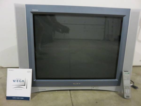 Sony Trinitron 32 Diagonal TV