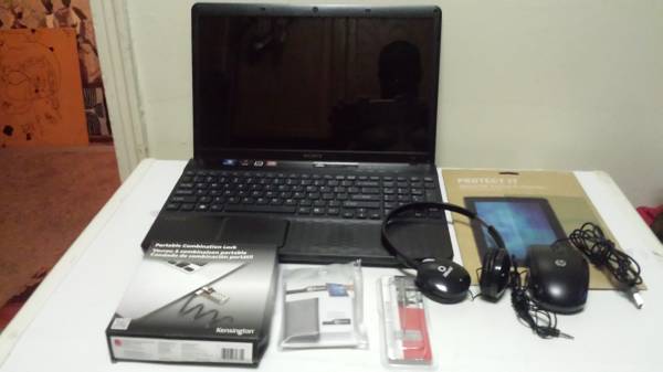 Sony VAIO Laptop (15.5 screen) Package