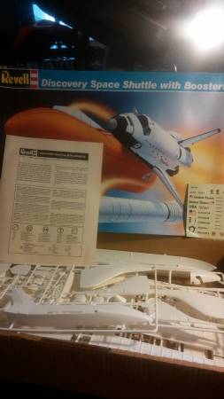 Space shuttle model by Revell 1988 for15