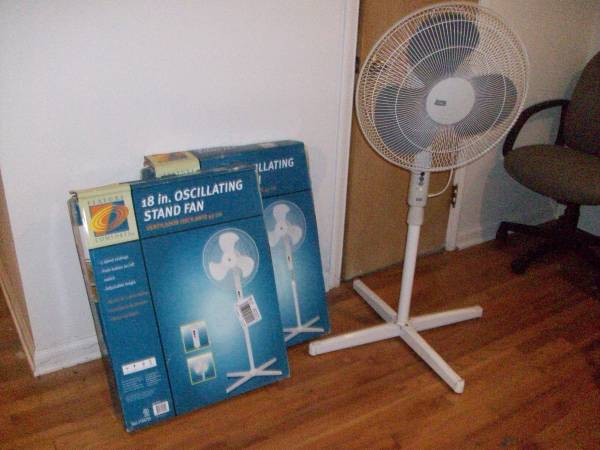 Stand FAN Oscillating, 18 inch New In Box