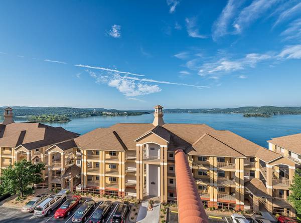 STARTING AT 99 FOR 3 NIGHTS CONDO ON THE LAKE 15 MIN FOR STRIP (BRANSON)