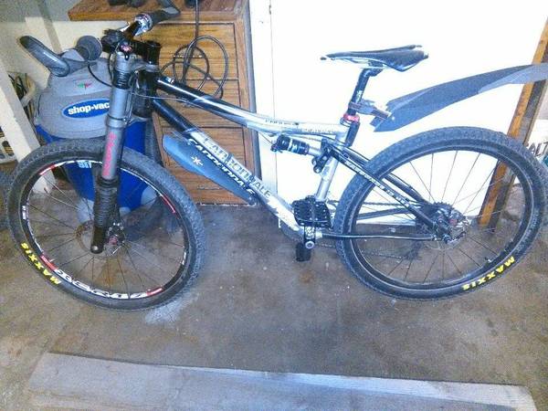 stolen mountain bike (diamond sams club)