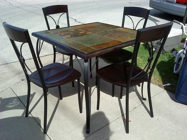 ((((STUNNING DINETTE SET IN PERFECT CONDITION EXTREMELY WELL MADE