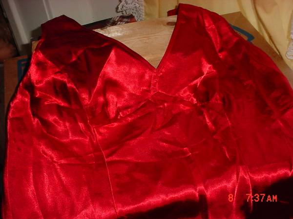 Sz. Med Ruby Colored Chemise