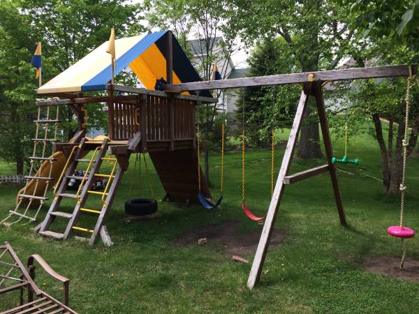 Take down Rainbow swingset (Woodbury)