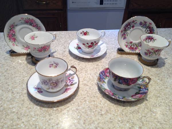 Teacup and saucer sets