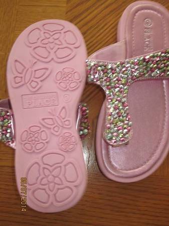 The Childrens Place Size 3 flip flops for girls (new without tags)