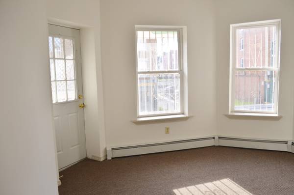 Three Bedroom Apartment Great Deal (Hartford)