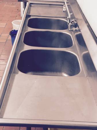 Three tub commercial stainless steel sink (Kent)