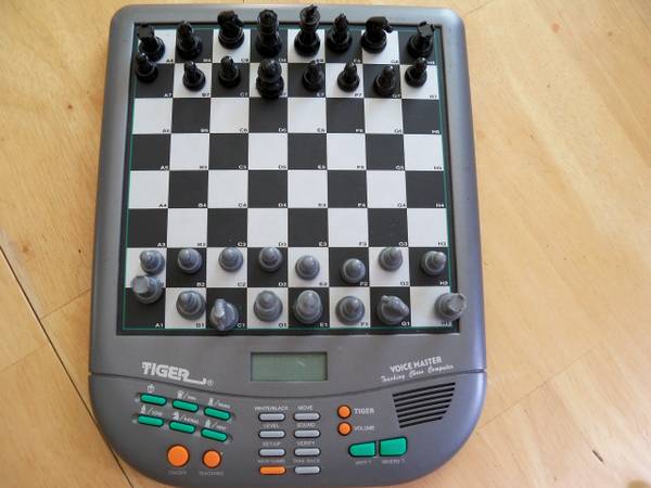 Tiger Voice Master Teaching Chess Computer