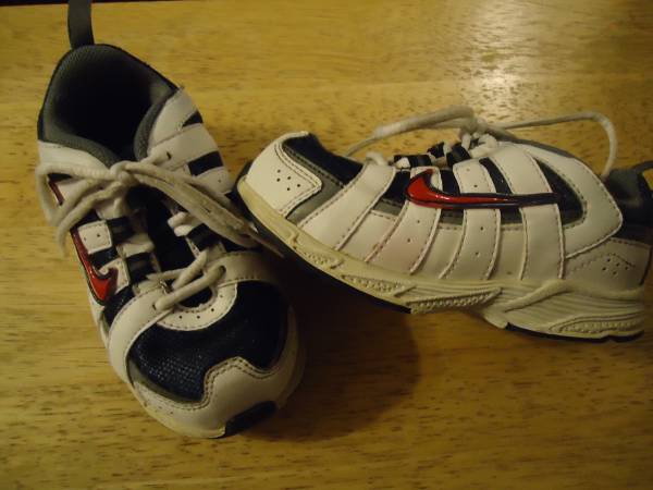 Toddler BoysGirls NIKE Athletic Shoes Size 8 US
