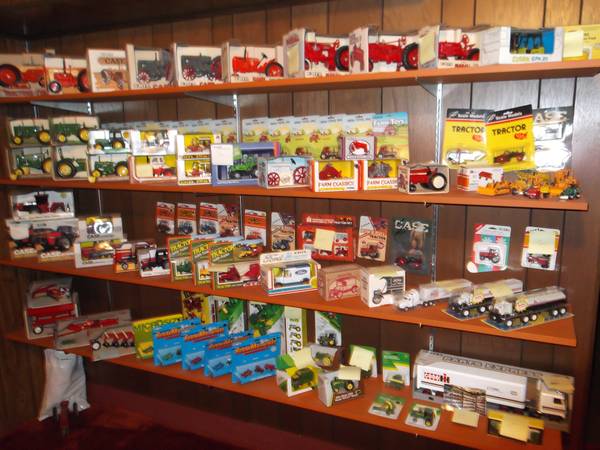 TOY TRACTORS amp CARS (SIOUX FALLS SD)