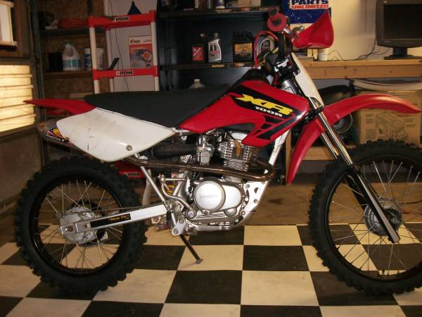 Trick 2002 Honda XR 100 like NEW wmany upgrades