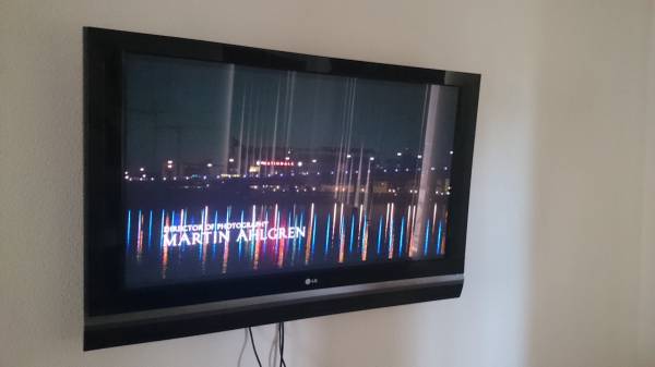 TV LG 50 LCD PLUS WALL MOUNT