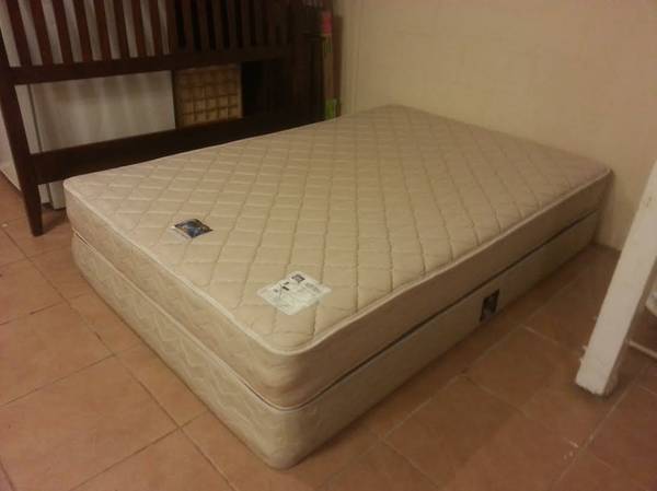 two Twin   Beds. Comfy  100 each set (honolulu)
