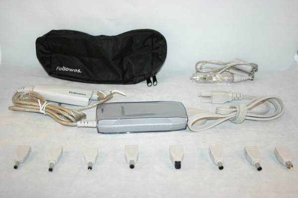 Universal Laptop Charger w 8 tips for House AND Car  New In Box
