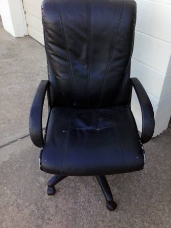 USED OFFICE CHAIR