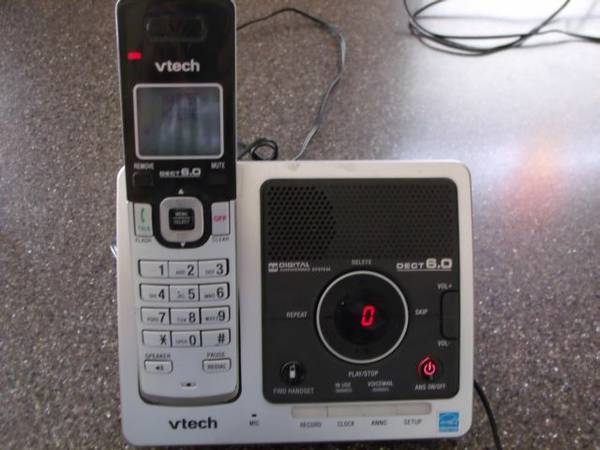 V Tech land line cordless phone with answering machine