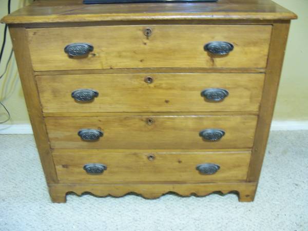Victorian Cottage Chest of drawers