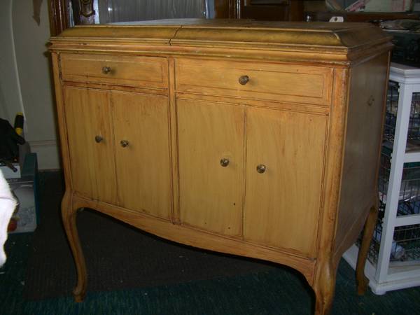 Victrola full cabinet style, working