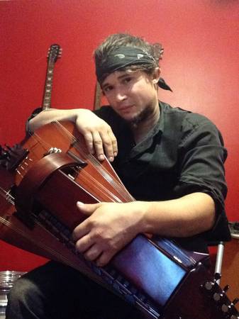 Vielle soloist looking for partners or metal (Cleveland)