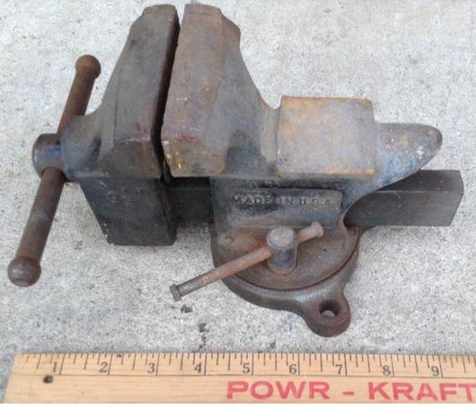 VINTAGE 3 12  Vise Made in USA, Swivel base, excellent condition